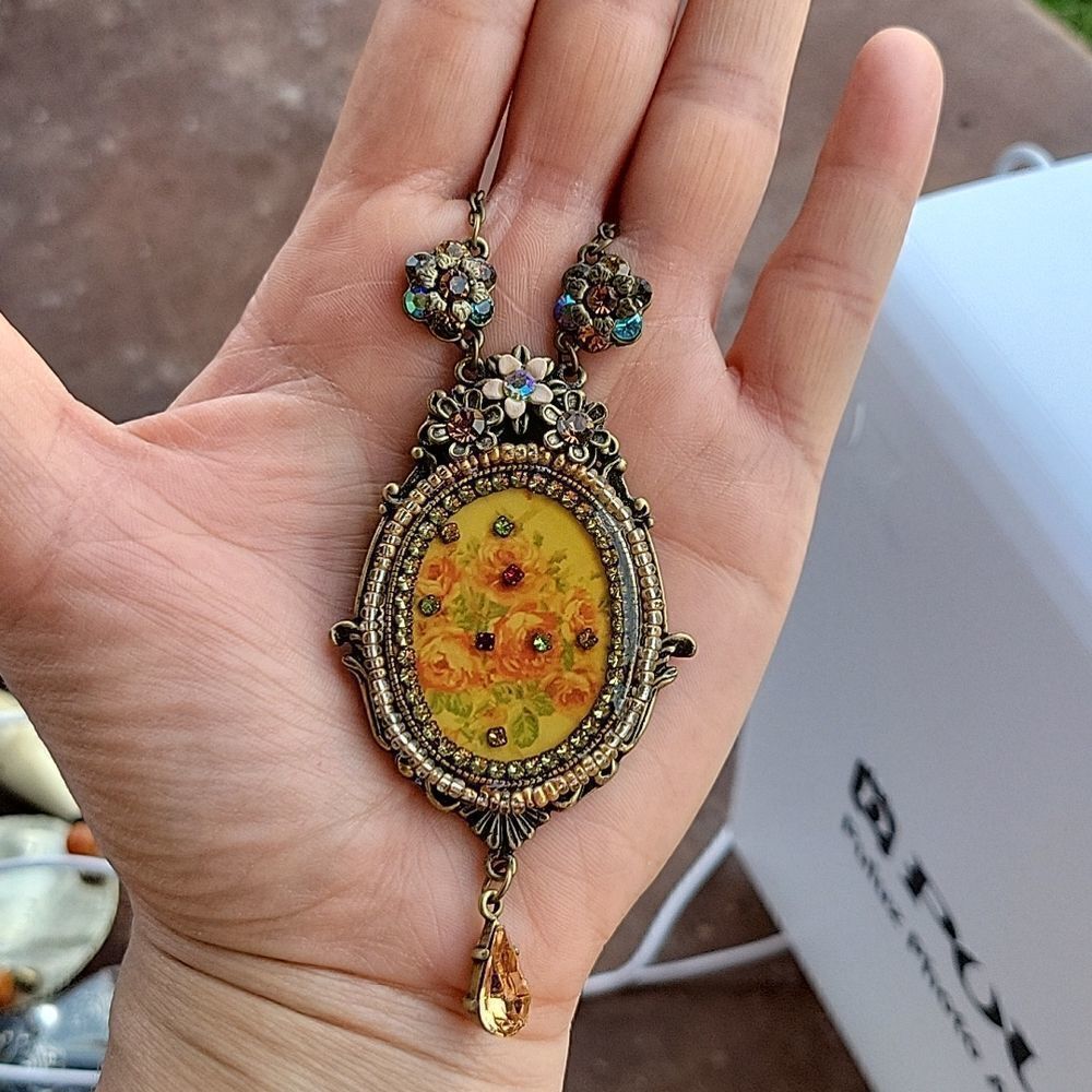 Vintage floral necklace - Picture 5 of 13